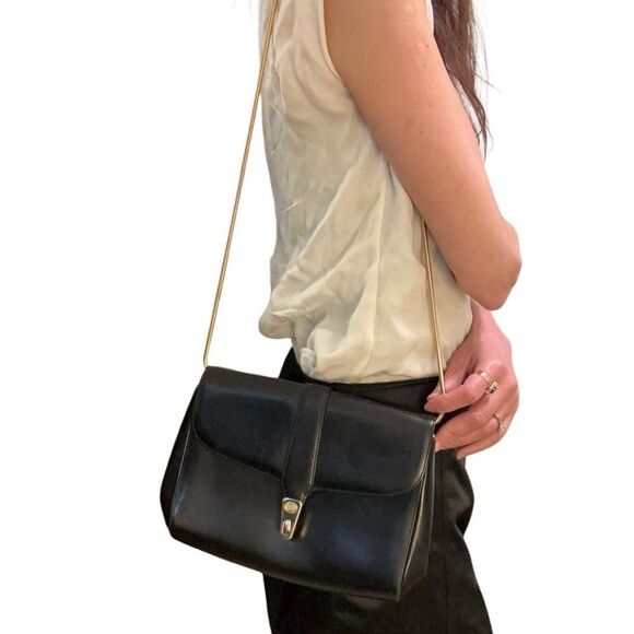 Gucci Black and Gold Crossbody Bag with Leather Finish - Picture 2 of 11